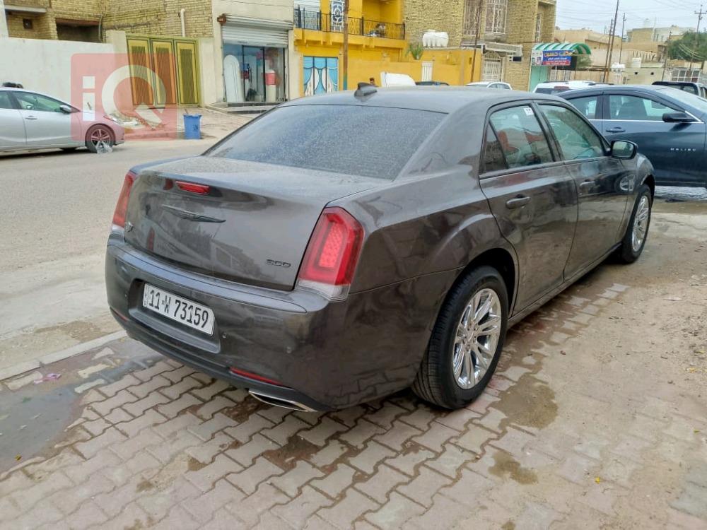 كرايسلر 300